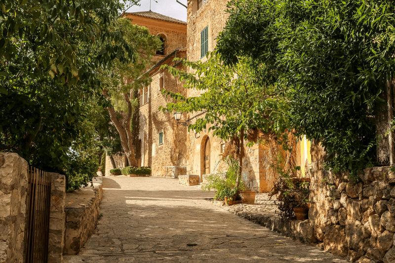 Empty narrow street in street in Palma de Mallorca, Mallorca, Balearic islands, Spain