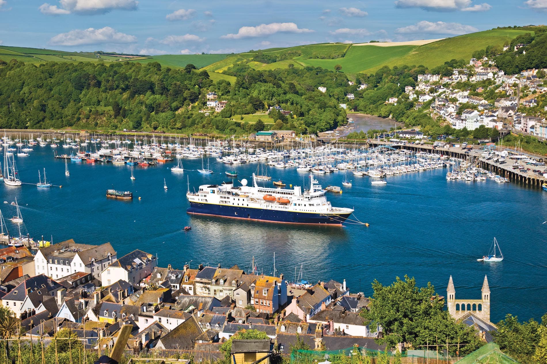 Hero Image NG Explorer in small harbor_BI294.jpg