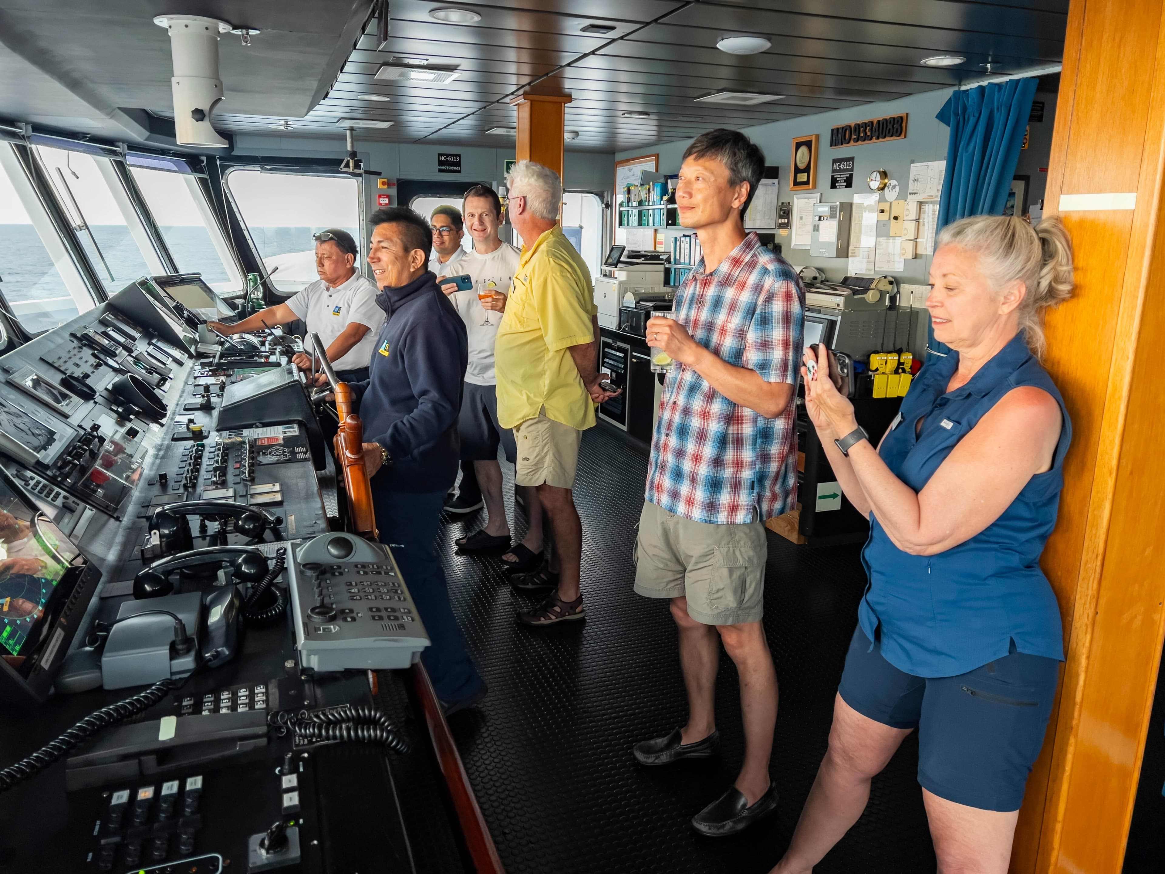 Large RGB-LEX-Ship NG Endeavour Interior - Ecuador Galapagos Islands MSN23-.jpg