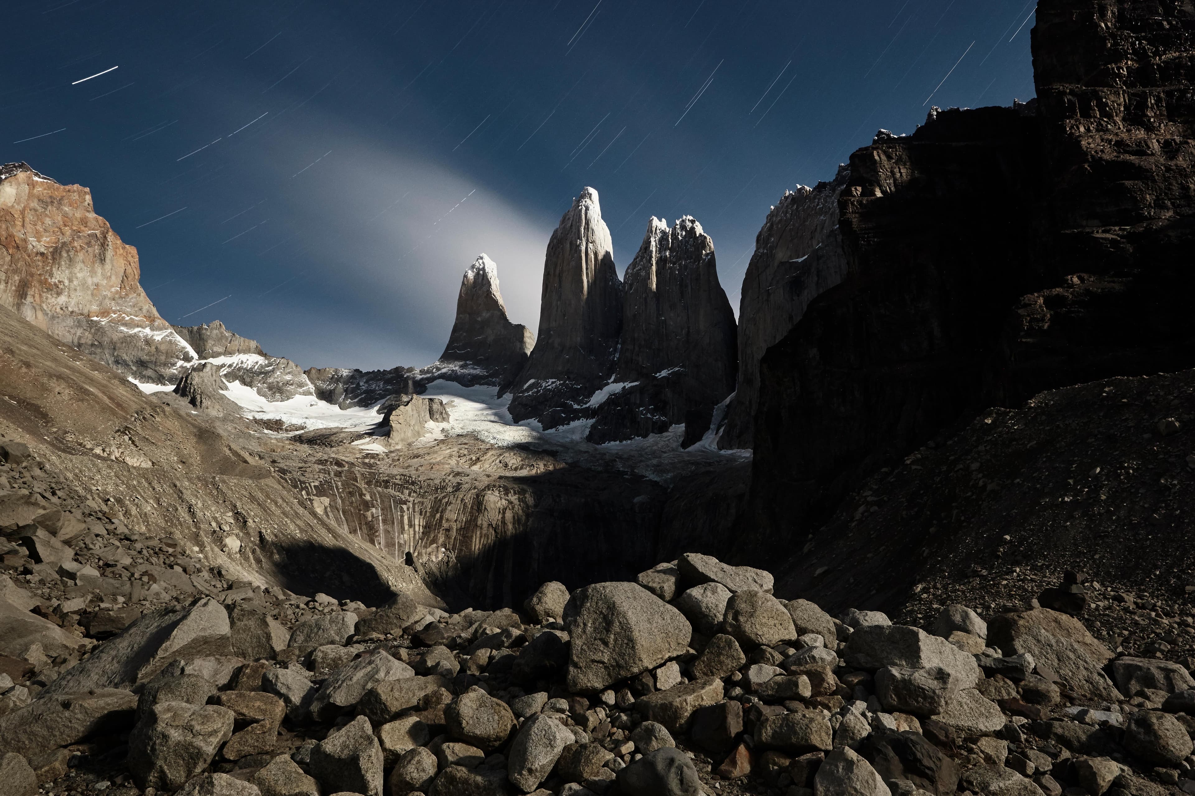 Chile, Patagonie, Nationalpark Torres del Paine at night.jpg