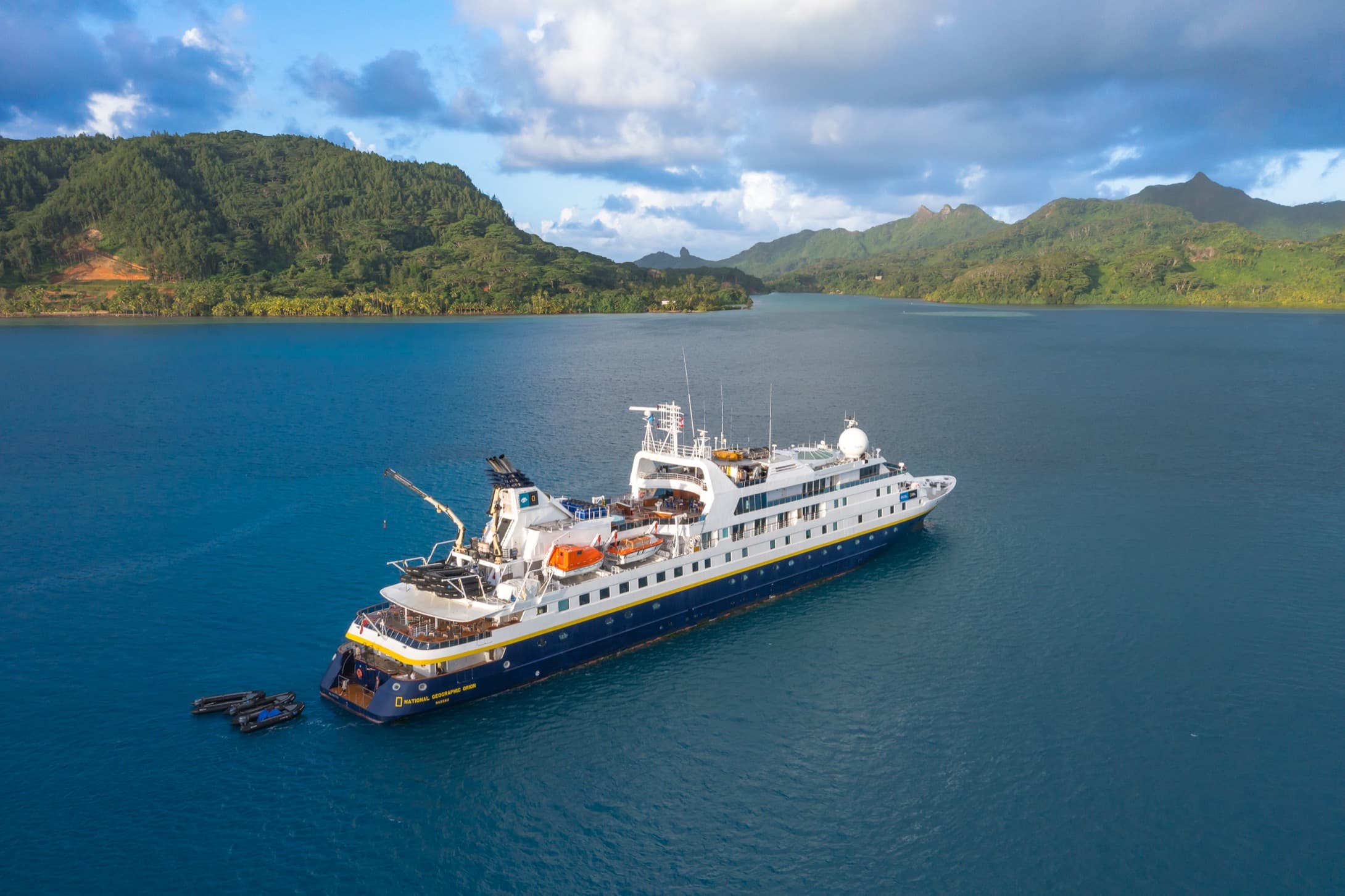 Hero Image apeacock_frenchpolynesia_220429-0564.jpg