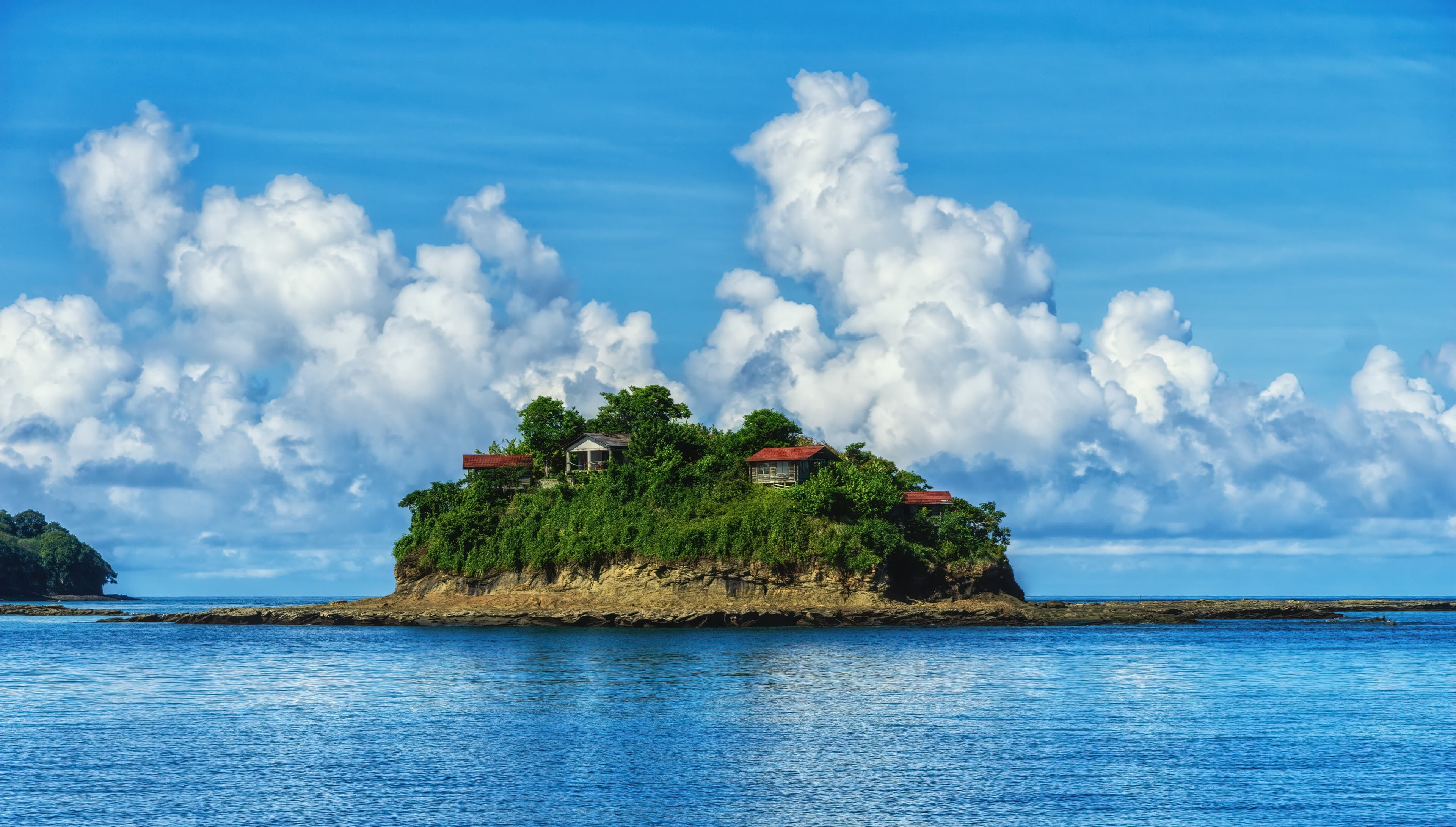 Large RGB-LEX-Panama Pearl Islands shutterstock2237043621.jpg