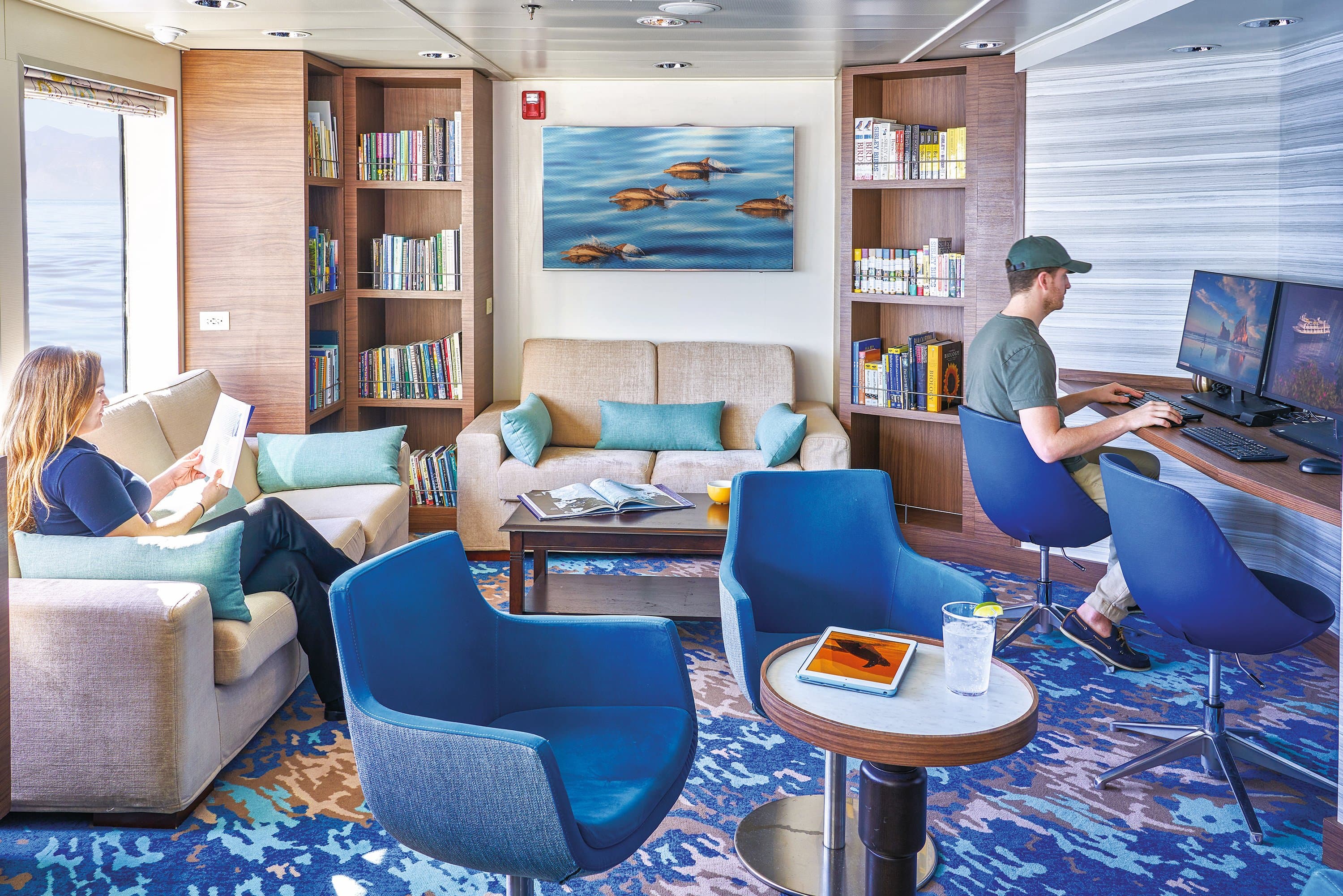 08_Large RGB-LEX-Ship NG Quest-Venture Interior - Lounge - MR044.jpg