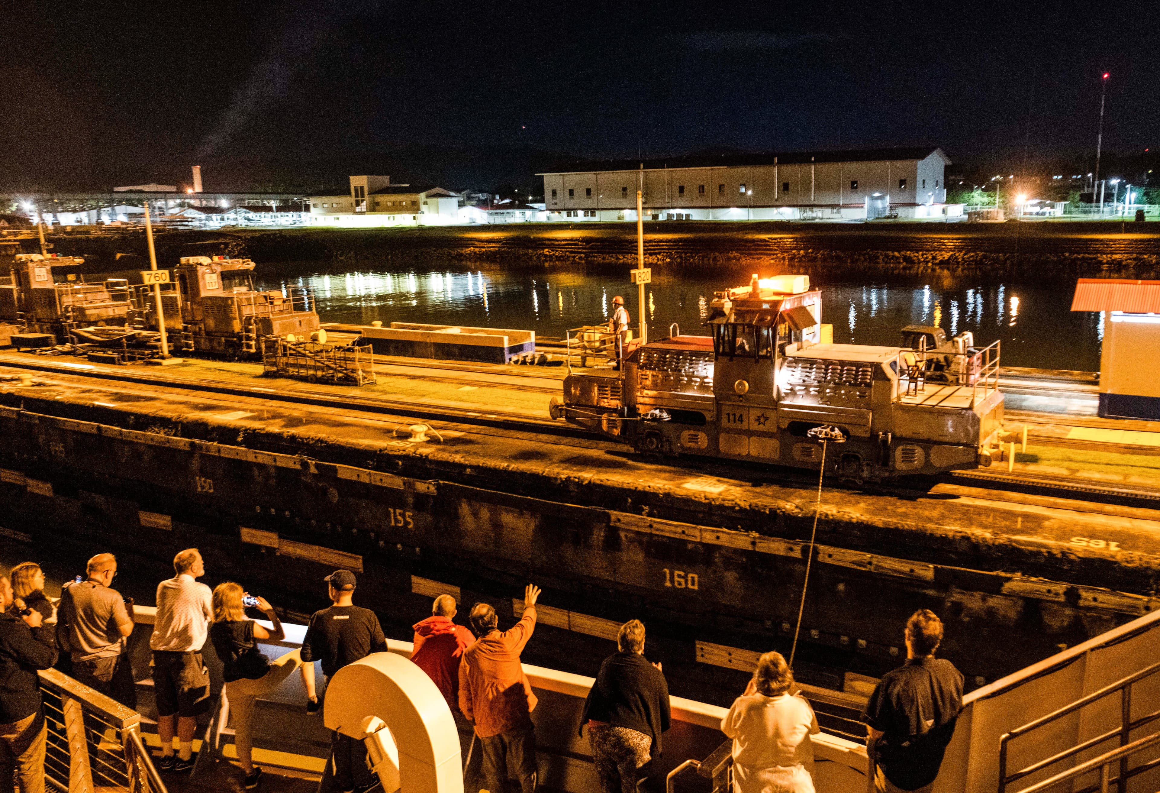 Large RGB-LEX-Panama Canal DV081.jpg