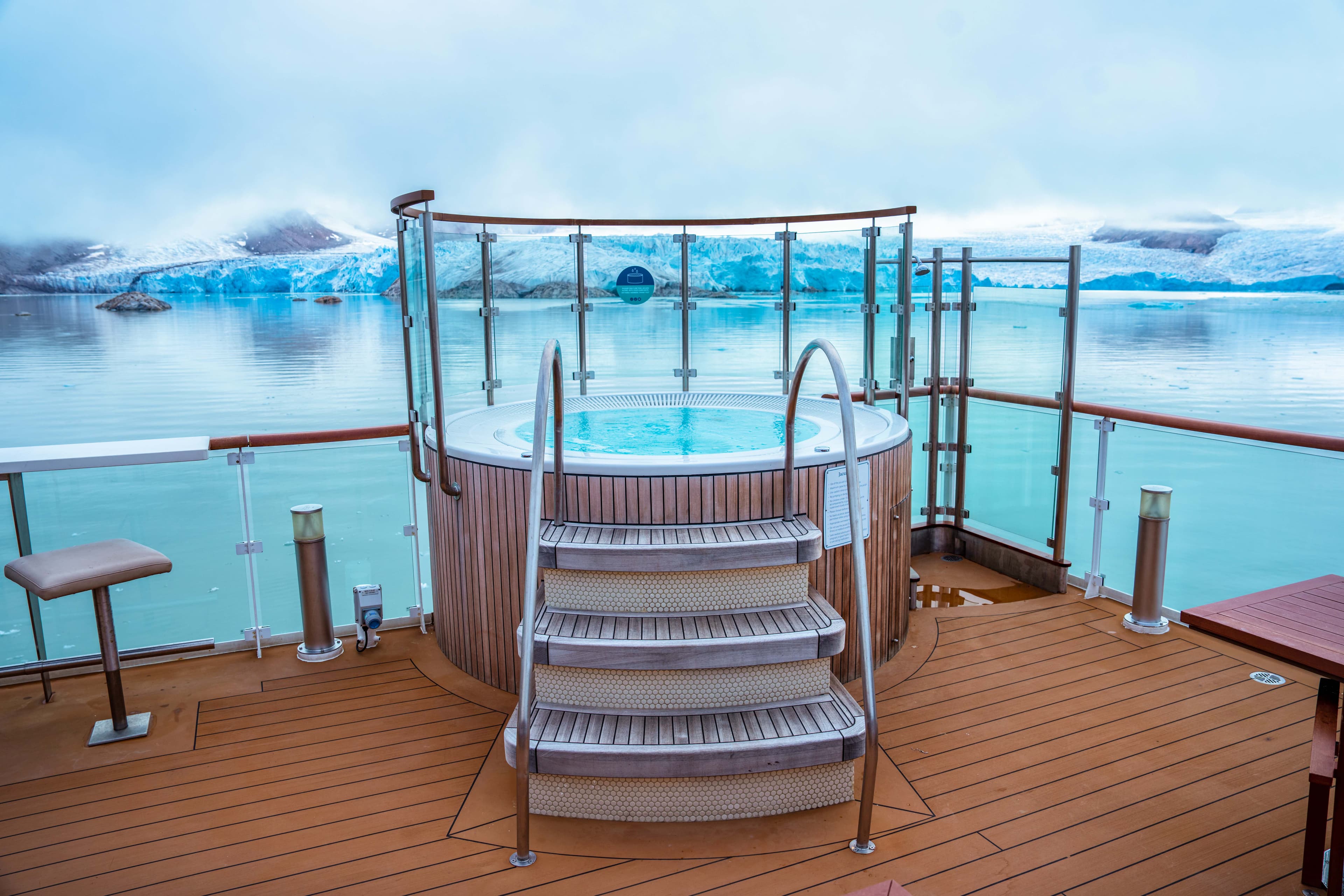 Ship Greg Mortimer Exterior - Jacuzzi - GM036