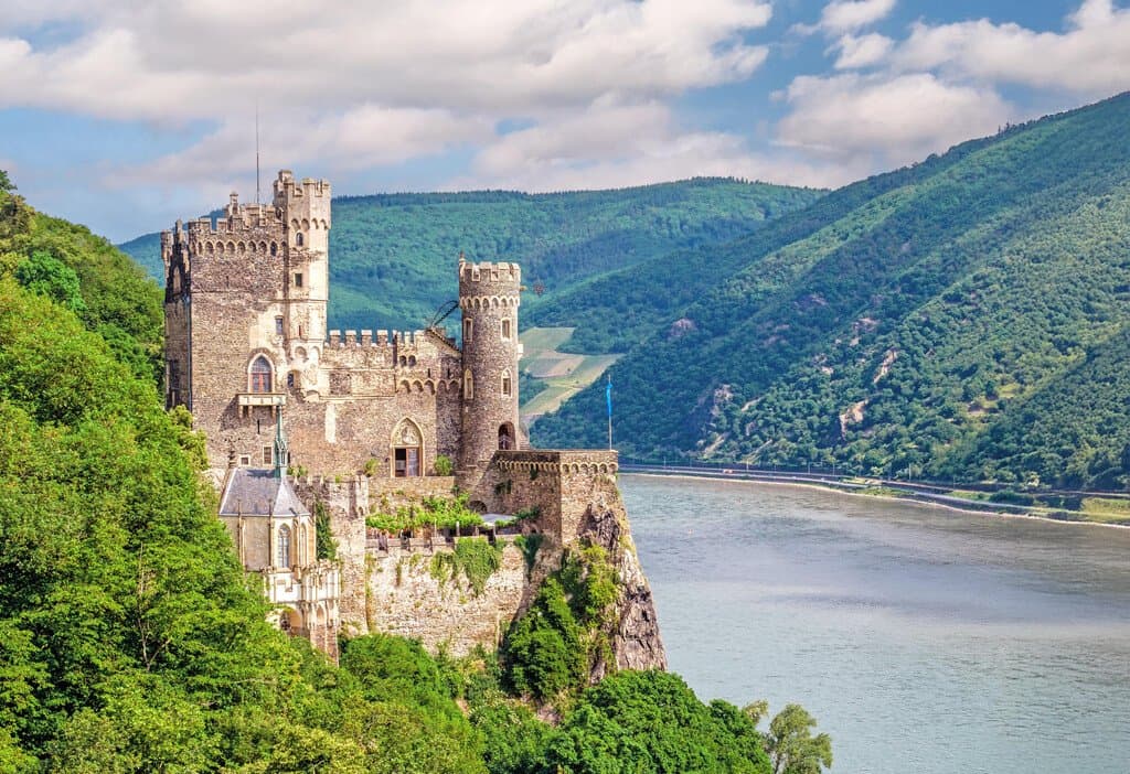 Medium RGB-LEX-Germany Trechtingshausen Rhineland-Palatinate shutterstock_795549571.jpg