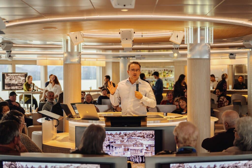 Medium RGB-LEX-Ship NG Resolution Interior - Patagonia DV-RS24-517ENH.jpg