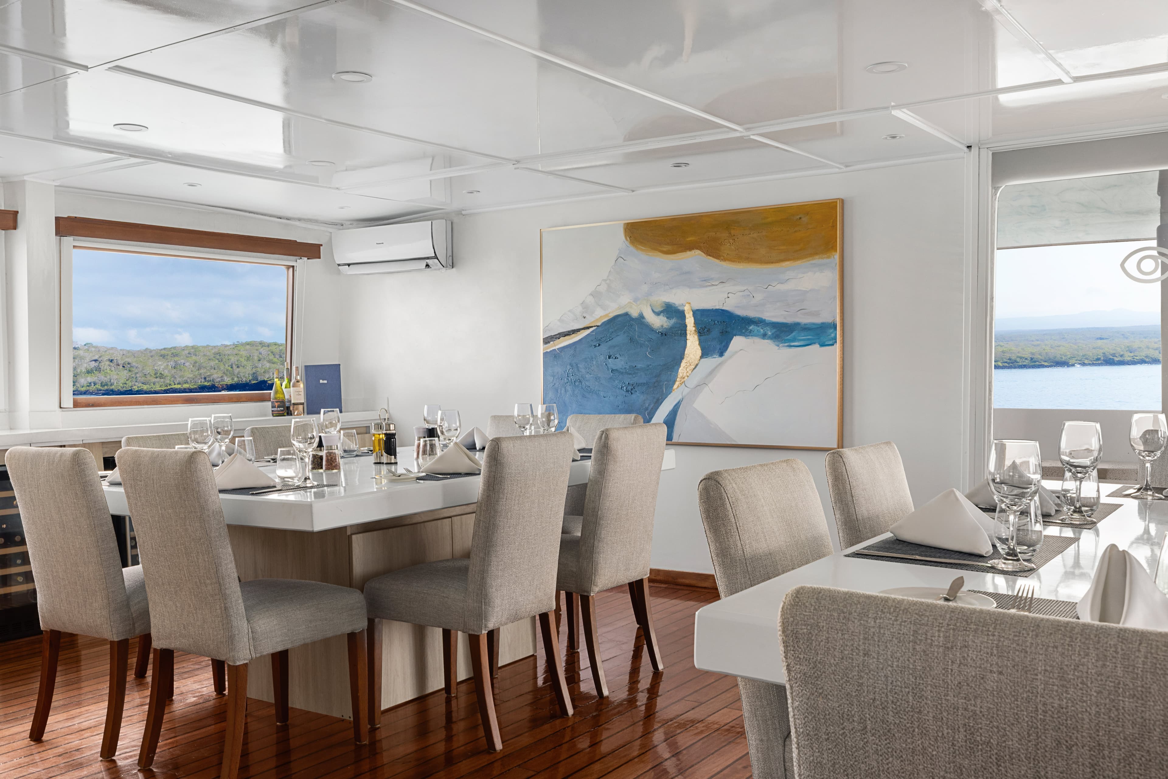 Large RGB-LEX-Ship NG Delphina Interior - Dining Room - DS7155.jpg