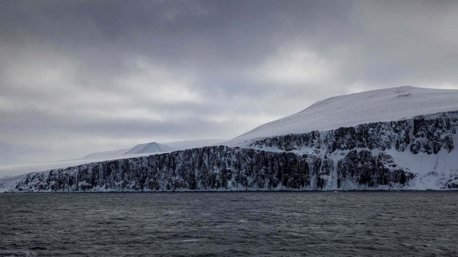 Exploring the Northern Coasts of Svalbard, Woodfjord, Alkefjellet, and Wallenbergfjord