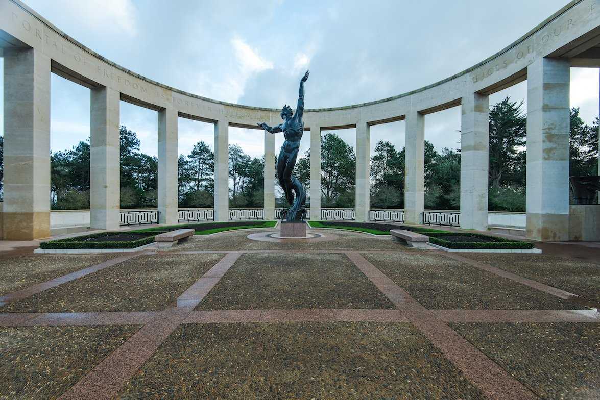 Monument of Fallen Soldiers at American Cemetery.jpg