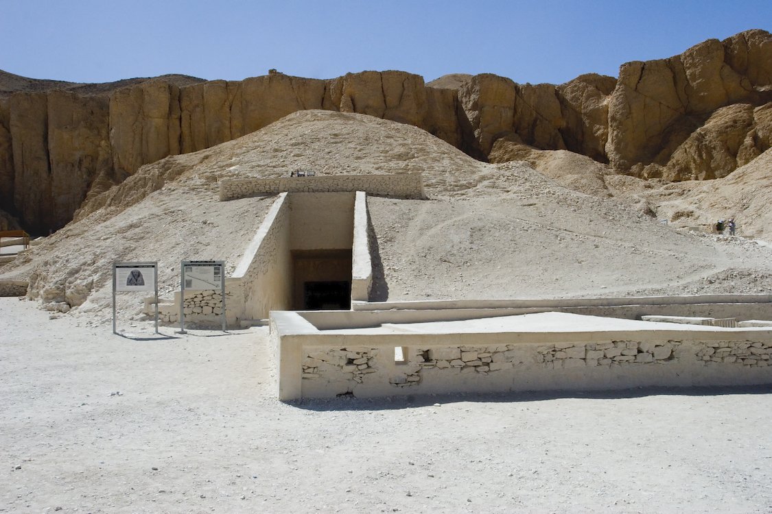 Entrance to King Tut Tomb.jpg