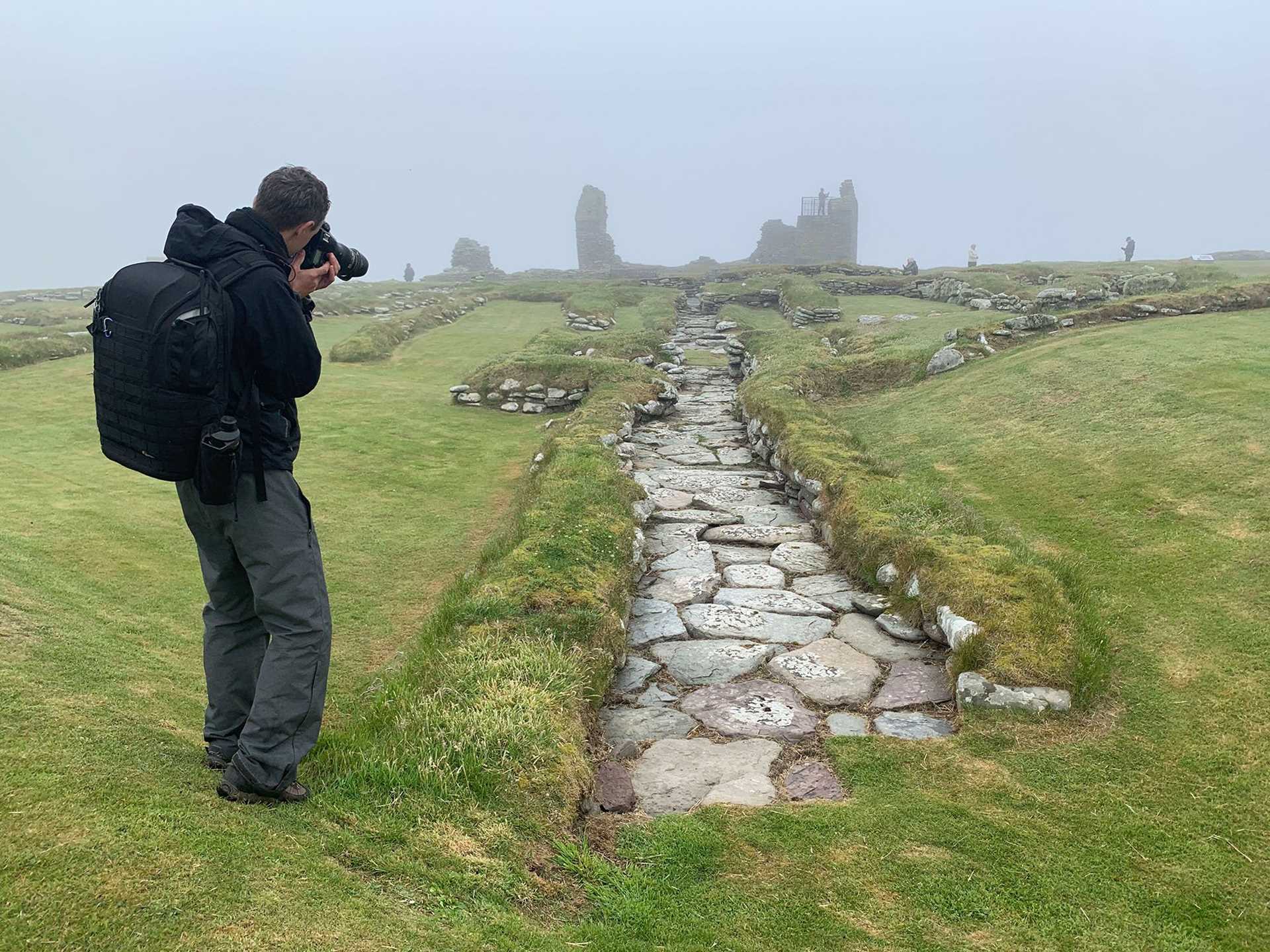 photographer in front of castle ruin