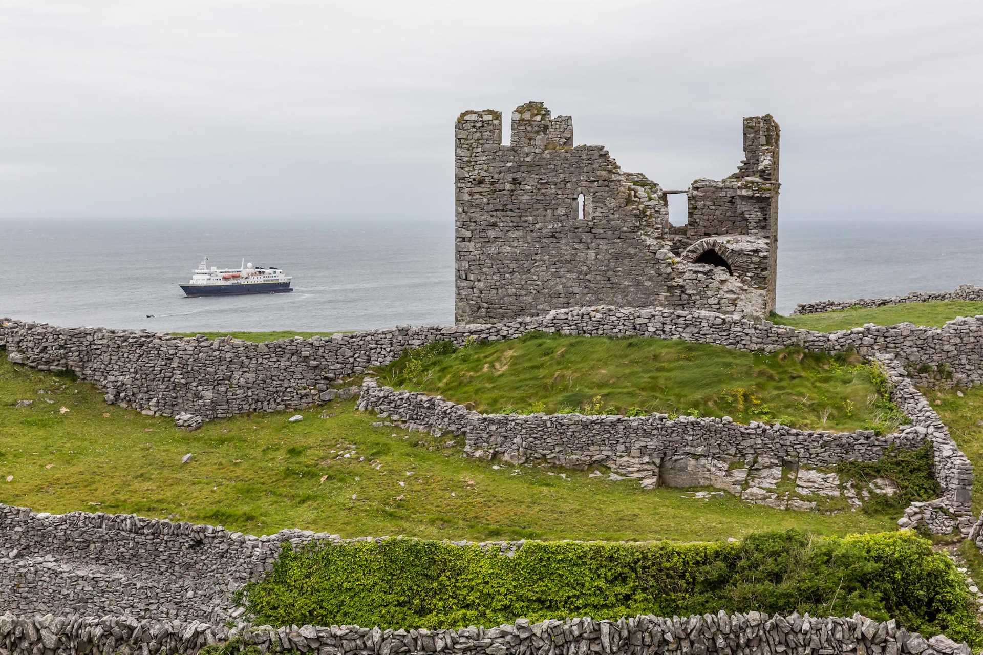 Castle OBrien in Aran Islands Ireland NG Ex.jpg